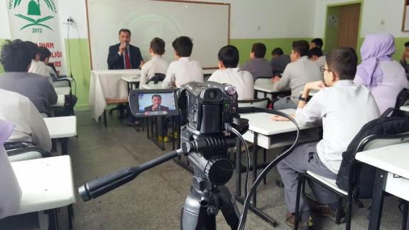 İlçe Milli Eğitim Müdürü Alican KILIÇ, Tabduk Emre İmam Hatip Ortaokulu  Televizyonuna canlı yayın konuğu oldu.