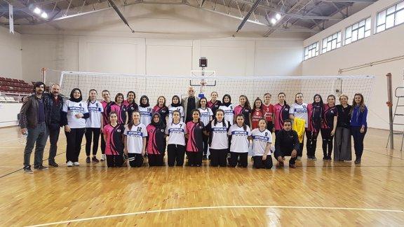 Liseler Arası Kız Voleybol Turnuvası Sonuçlandı